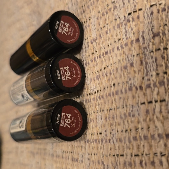 REVLON BRAND WOMEN'S SUPER LUSTROUS LIPSTICK BUNDLE OF 3 - Picture 5 of 6